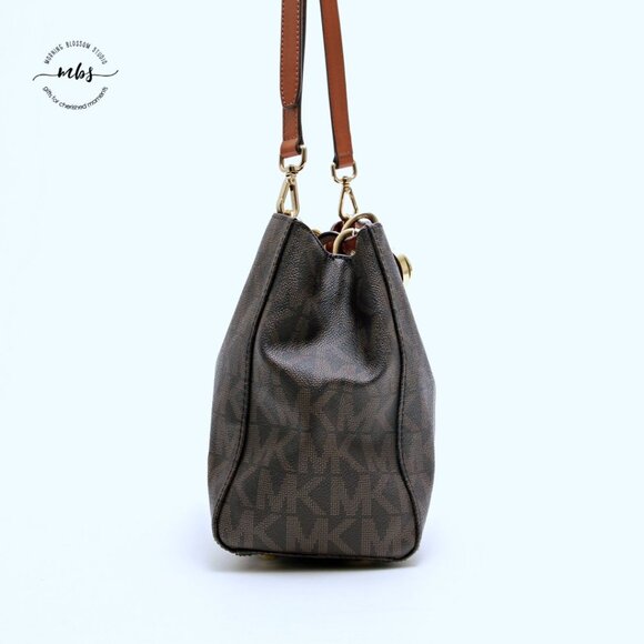 Michael Kors Cynthia Signature Medium Satchel - Picture 4 of 13